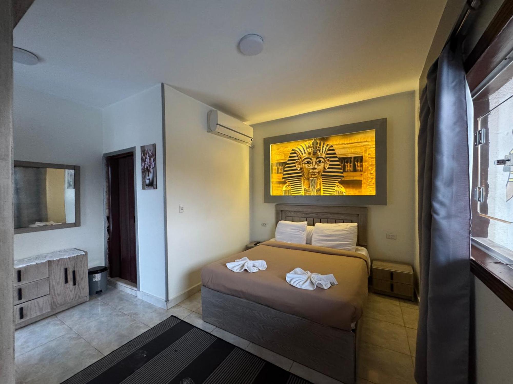 Nefertiti Pyramids View Hotel Cairo Exterior photo